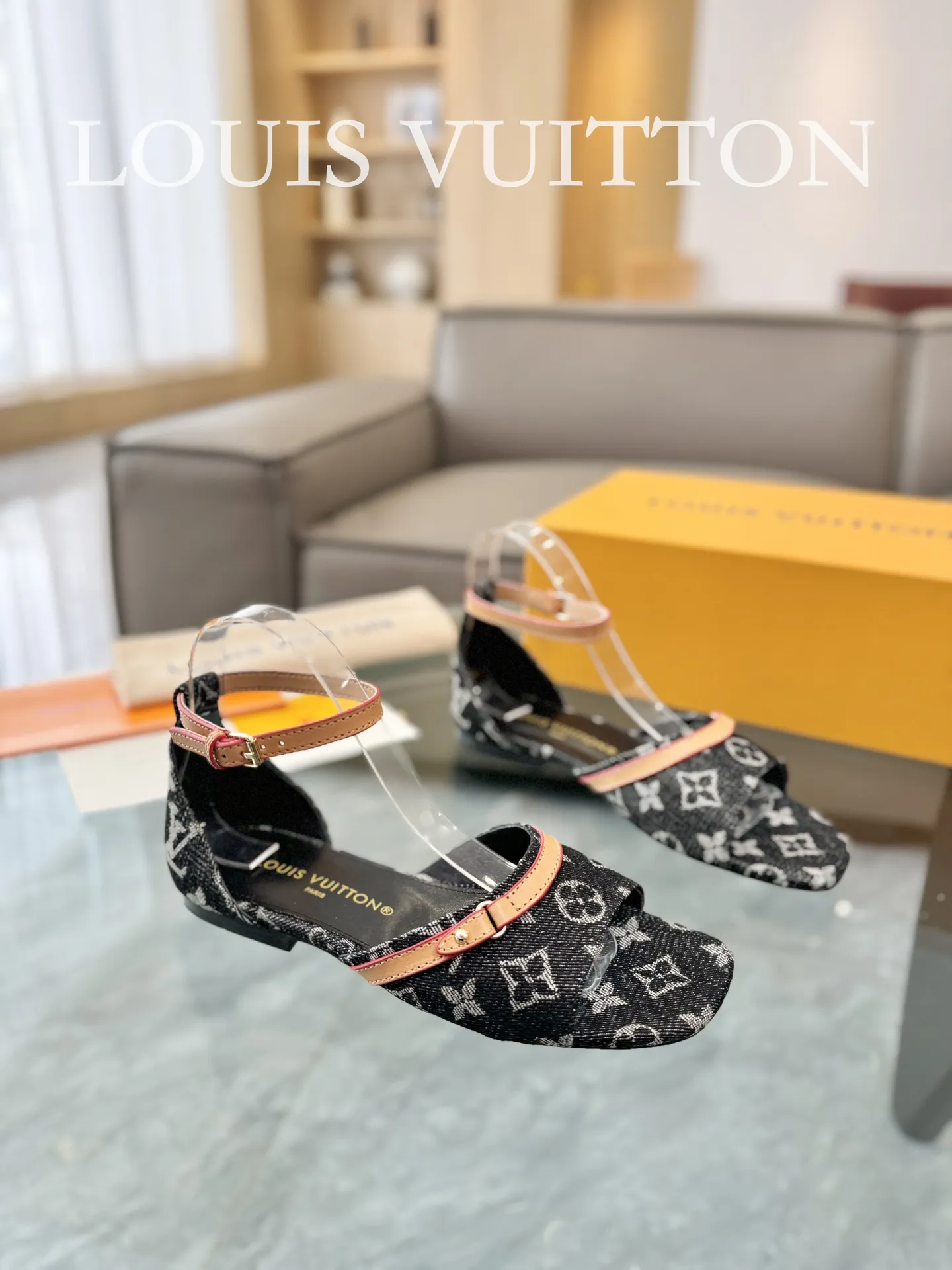 👟👟Ex-factory price 620👟👟 👟👟The top version of LV Lujia 24/denim jeans are so beautiful. I rarely make Lv family items, but I really can’t refuse this pair of kittens! I purchased the original version and developed it with care. The heels are custom molded. The brown leather with presbyopic denim is so brilliant! The perfect kitten heel, which is just right, is high-end, classic, sexy and comfortable. It is a must-have item that can give you full marks as a summer shoe! Sandals 5cm and 9cm/hollow sandals/ballet shoes 🔜3 items ✅Upper: Denim denim ✅Inner: original customized cowhide ✅Outsole: Italian genuine leather outsole ✅Number of yards: 35-41 (40.41 customization is not returnable) ✅Packaging: full set of exquisite packaging